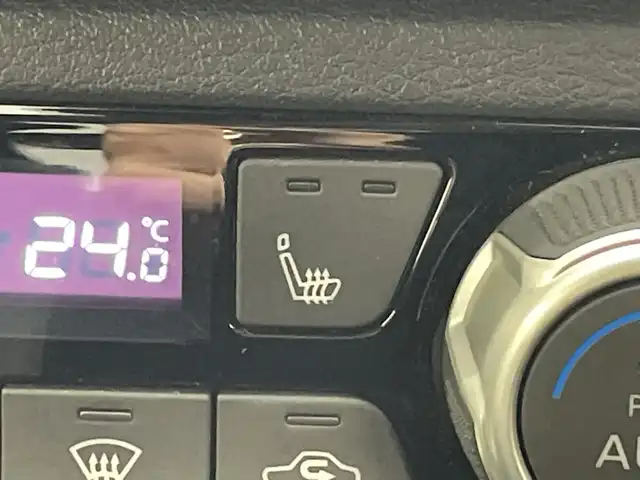 日産 キックス X 群馬県 2021(令3)年 2.1万km ピュアブラック プロパイロット　純正ナビ　全周囲カメラ　デジタルインナーミラー　衝突被害軽減ブレーキ　シートヒーター　オートハイビーム　ＬＥＤヘッドライト　ルーフレール　ハーフレザーシート　スマートキー　禁煙車