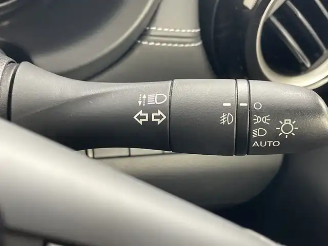 日産 キックス X 群馬県 2021(令3)年 2.1万km ピュアブラック プロパイロット　純正ナビ　全周囲カメラ　デジタルインナーミラー　衝突被害軽減ブレーキ　シートヒーター　オートハイビーム　ＬＥＤヘッドライト　ルーフレール　ハーフレザーシート　スマートキー　禁煙車