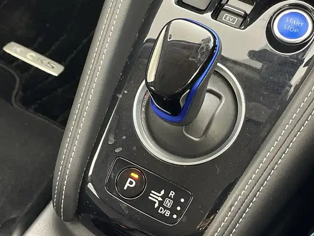 日産 キックス X 群馬県 2021(令3)年 2.1万km ピュアブラック プロパイロット　純正ナビ　全周囲カメラ　デジタルインナーミラー　衝突被害軽減ブレーキ　シートヒーター　オートハイビーム　ＬＥＤヘッドライト　ルーフレール　ハーフレザーシート　スマートキー　禁煙車