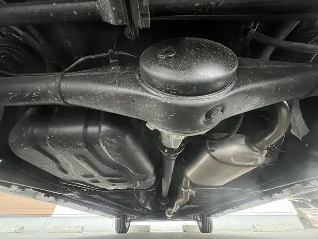 スズキ スペーシア カスタム HYBRID GS 秋田県 2023(令5)年 1.2万km ピュアホワイトP ４WD/衝突軽減システム/LEDヘッドライト/片側パワースライドドア/純正SDナビ（DVD/CD/BT）/フルセグ/スズキ純正アルミ（夏タイヤ装着）/スマートキー/アイドリングストップ/プッシュスタート/クルーズコントロール追従走行有/オートマチックハイビーム/コーナーセンサー/レーンキープアシスト/ステアリングスイッチ/前席シートヒーター/純正フロアマット/純正ドアバイザー/オートライト/オートエアコン/パワーステアリング/パワーウィンドウ/電動格納ウィンカーミラー/横滑り防止/盗難防止装置/寒冷地仕様/取扱説明書/スペアキー×１