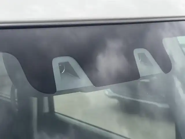 スズキ スペーシア カスタム HYBRID GS 秋田県 2023(令5)年 1.2万km ピュアホワイトP ４WD/衝突軽減システム/LEDヘッドライト/片側パワースライドドア/純正SDナビ（DVD/CD/BT）/フルセグ/スズキ純正アルミ（夏タイヤ装着）/スマートキー/アイドリングストップ/プッシュスタート/クルーズコントロール追従走行有/オートマチックハイビーム/コーナーセンサー/レーンキープアシスト/ステアリングスイッチ/前席シートヒーター/純正フロアマット/純正ドアバイザー/オートライト/オートエアコン/パワーステアリング/パワーウィンドウ/電動格納ウィンカーミラー/横滑り防止/盗難防止装置/寒冷地仕様/取扱説明書/スペアキー×１