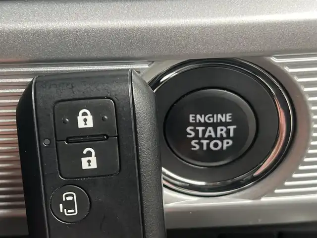 スズキ スペーシア カスタム HYBRID GS 秋田県 2023(令5)年 1.2万km ピュアホワイトP ４WD/衝突軽減システム/LEDヘッドライト/片側パワースライドドア/純正SDナビ（DVD/CD/BT）/フルセグ/スズキ純正アルミ（夏タイヤ装着）/スマートキー/アイドリングストップ/プッシュスタート/クルーズコントロール追従走行有/オートマチックハイビーム/コーナーセンサー/レーンキープアシスト/ステアリングスイッチ/前席シートヒーター/純正フロアマット/純正ドアバイザー/オートライト/オートエアコン/パワーステアリング/パワーウィンドウ/電動格納ウィンカーミラー/横滑り防止/盗難防止装置/寒冷地仕様/取扱説明書/スペアキー×１