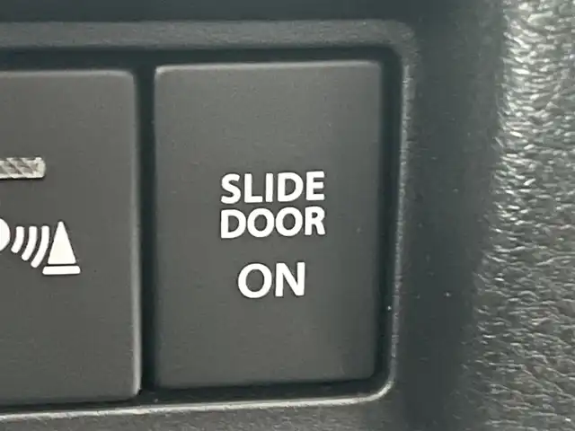 スズキ スペーシア カスタム HYBRID GS 秋田県 2023(令5)年 1.2万km ピュアホワイトP ４WD/衝突軽減システム/LEDヘッドライト/片側パワースライドドア/純正SDナビ（DVD/CD/BT）/フルセグ/スズキ純正アルミ（夏タイヤ装着）/スマートキー/アイドリングストップ/プッシュスタート/クルーズコントロール追従走行有/オートマチックハイビーム/コーナーセンサー/レーンキープアシスト/ステアリングスイッチ/前席シートヒーター/純正フロアマット/純正ドアバイザー/オートライト/オートエアコン/パワーステアリング/パワーウィンドウ/電動格納ウィンカーミラー/横滑り防止/盗難防止装置/寒冷地仕様/取扱説明書/スペアキー×１