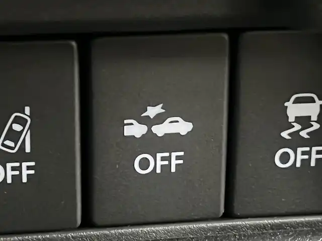 スズキ スペーシア カスタム HYBRID GS 秋田県 2023(令5)年 1.2万km ピュアホワイトP ４WD/衝突軽減システム/LEDヘッドライト/片側パワースライドドア/純正SDナビ（DVD/CD/BT）/フルセグ/スズキ純正アルミ（夏タイヤ装着）/スマートキー/アイドリングストップ/プッシュスタート/クルーズコントロール追従走行有/オートマチックハイビーム/コーナーセンサー/レーンキープアシスト/ステアリングスイッチ/前席シートヒーター/純正フロアマット/純正ドアバイザー/オートライト/オートエアコン/パワーステアリング/パワーウィンドウ/電動格納ウィンカーミラー/横滑り防止/盗難防止装置/寒冷地仕様/取扱説明書/スペアキー×１