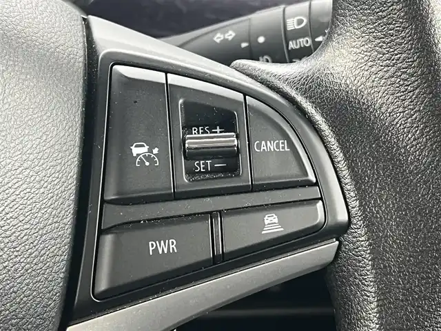 スズキ スペーシア カスタム HYBRID GS 秋田県 2023(令5)年 1.2万km ピュアホワイトP ４WD/衝突軽減システム/LEDヘッドライト/片側パワースライドドア/純正SDナビ（DVD/CD/BT）/フルセグ/スズキ純正アルミ（夏タイヤ装着）/スマートキー/アイドリングストップ/プッシュスタート/クルーズコントロール追従走行有/オートマチックハイビーム/コーナーセンサー/レーンキープアシスト/ステアリングスイッチ/前席シートヒーター/純正フロアマット/純正ドアバイザー/オートライト/オートエアコン/パワーステアリング/パワーウィンドウ/電動格納ウィンカーミラー/横滑り防止/盗難防止装置/寒冷地仕様/取扱説明書/スペアキー×１