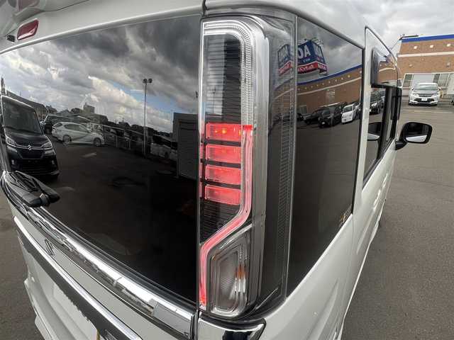 スズキ スペーシア カスタム HYBRID GS 岐阜県 2023(令5)年 1.2万km ピュアホワイトP ４WD/衝突軽減システム/LEDヘッドライト/片側パワースライドドア/純正SDナビ（DVD/CD/BT）/フルセグ（走行中視聴可能）/スズキ純正アルミ（夏タイヤ装着）/スマートキー/アイドリングストップ/プッシュスタート/クルーズコントロール追従走行有/オートマチックハイビーム/コーナーセンサー/レーンキープアシスト/ステアリングスイッチ/前席シートヒーター/純正フロアマット/純正ドアバイザー/オートライト/オートエアコン/パワーステアリング/パワーウィンドウ/電動格納ウィンカーミラー/横滑り防止/盗難防止装置/寒冷地仕様/取扱説明書/スペアキー×１