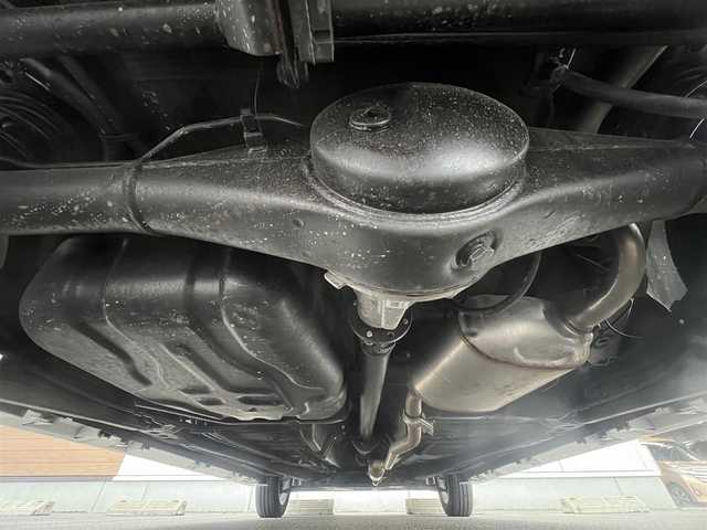 スズキ スペーシア カスタム HYBRID GS 岐阜県 2023(令5)年 1.2万km ピュアホワイトP ４WD/衝突軽減システム/LEDヘッドライト/片側パワースライドドア/純正SDナビ（DVD/CD/BT）/フルセグ（走行中視聴可能）/スズキ純正アルミ（夏タイヤ装着）/スマートキー/アイドリングストップ/プッシュスタート/クルーズコントロール追従走行有/オートマチックハイビーム/コーナーセンサー/レーンキープアシスト/ステアリングスイッチ/前席シートヒーター/純正フロアマット/純正ドアバイザー/オートライト/オートエアコン/パワーステアリング/パワーウィンドウ/電動格納ウィンカーミラー/横滑り防止/盗難防止装置/寒冷地仕様/取扱説明書/スペアキー×１