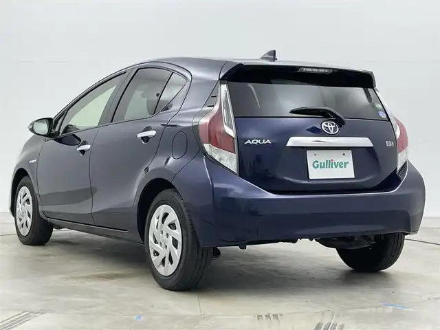 トヨタ アクア S スタイルブラック 岡山県 2016(平28)年 6万km ダークブルーマイカ 純正ナビ/・FM/AM/Bluetooth/フルセグ/CD/DVD/型番:NSZT-W66T/バックカメラ/ビルトインETC/トヨタセーフティーセンス/・プリクラッシュセーフティ/・レーンキープアシスト/・オートマチックハイビーム/社外フロアマット/オートエアコン/オートライト/・フォグライト/プッシュスタート/スマートキー×2/取扱説明書