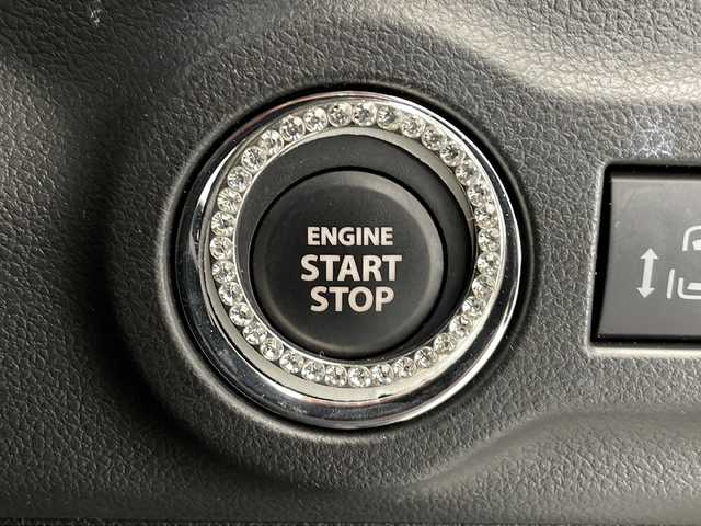 スズキ スペーシア カスタム HYBRID XS 長野県 2024(令6)年 0.8万km ピュアホワイトパール/ブラック2トーン 4WD/純正メモリナビ/フルセグ&USB&BT&AppleCarPlay&AndroidAuto/スズキセーフティーサポート/アダプティブクルーズコントロール/レーンキープアシスト/車線逸脱警報/衝突軽減ブレーキ/デュアルセンサーブレーキサポート/コーナーセンサー/ヘッドアップディスプレイ/標識認識機能/先行車発進告知/前後ドライブレコーダー/両側パワースライドドア/ハーフレザーシート/前席シートヒーター/ステアリングスイッチ/ステアリングヒーター/2列目サンシェード/全方位カメラ/ビルトインETC/LEDヘッドライト/オートライト/フロントフォグランプ/電動格納ミラー/ウィンカーミラー/ドアミラーヒーター/電動ホールド/オートホールド/純正15インチAW装着/純正フロアマット/純正ドアバイザー/プッシュスタート/スマートキー/取扱説明書/新車保証書