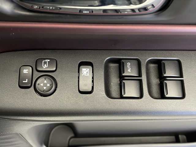 スズキ スペーシア カスタム HYBRID XS 長野県 2024(令6)年 0.8万km ピュアホワイトパール/ブラック2トーン 4WD/純正メモリナビ/フルセグ&USB&BT&AppleCarPlay&AndroidAuto/スズキセーフティーサポート/アダプティブクルーズコントロール/レーンキープアシスト/車線逸脱警報/衝突軽減ブレーキ/デュアルセンサーブレーキサポート/コーナーセンサー/ヘッドアップディスプレイ/標識認識機能/先行車発進告知/前後ドライブレコーダー/両側パワースライドドア/ハーフレザーシート/前席シートヒーター/ステアリングスイッチ/ステアリングヒーター/2列目サンシェード/全方位カメラ/ビルトインETC/LEDヘッドライト/オートライト/フロントフォグランプ/電動格納ミラー/ウィンカーミラー/ドアミラーヒーター/電動ホールド/オートホールド/純正15インチAW装着/純正フロアマット/純正ドアバイザー/プッシュスタート/スマートキー/取扱説明書/新車保証書