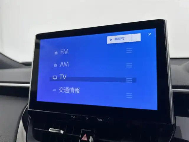 トヨタ カローラ クロス ハイブリッド Z 千葉県 2025(令7)年 0.1千km プラチナホワイトパールマイカ 登録済未使用車/トヨタセーフティセンス/・レーダークルーズコントロール/・プリクラッシュセーフティ/・オートマチックハイビーム /・レーンディパーチャーアラート（LDA）/ブラインドスポットモニター/シグナルロードプロジェクション/パノラマルーフ/純正10.5インチナビ/　BT/フルセグ/Applecarplay/AndroidAuto/パノラミックビューモニター/パワーバックドア/ETC2.0/ワイヤレス充電/前関シートヒーター/エアシーター/運転席パワーシート/純正18インチアルミホイール/LEDヘッドライト/フォグライト