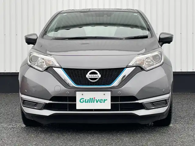 日産 ノート e－パワー X Vセレクション 千葉県 2020(令2)年 4.6万km グレー 社外SDナビ/(Bluetooth/AM/FM)/アラウンドビューカメラ/衝突被害軽減システム/車線逸脱警報/横滑り防止装置/ビルトインETC/LEDヘッドライト/オートライト/ウィンカーミラー/電動格納ミラー/純正14インチAW/シートリフター/プッシュスタート/スマートキー/フロアマット/スペアキー/取扱説明書