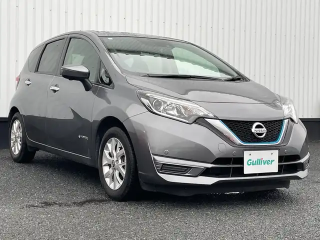 日産 ノート e－パワー X Vセレクション 千葉県 2020(令2)年 4.6万km グレー 社外SDナビ/(Bluetooth/AM/FM)/アラウンドビューカメラ/衝突被害軽減システム/車線逸脱警報/横滑り防止装置/ビルトインETC/LEDヘッドライト/オートライト/ウィンカーミラー/電動格納ミラー/純正14インチAW/シートリフター/プッシュスタート/スマートキー/フロアマット/スペアキー/取扱説明書