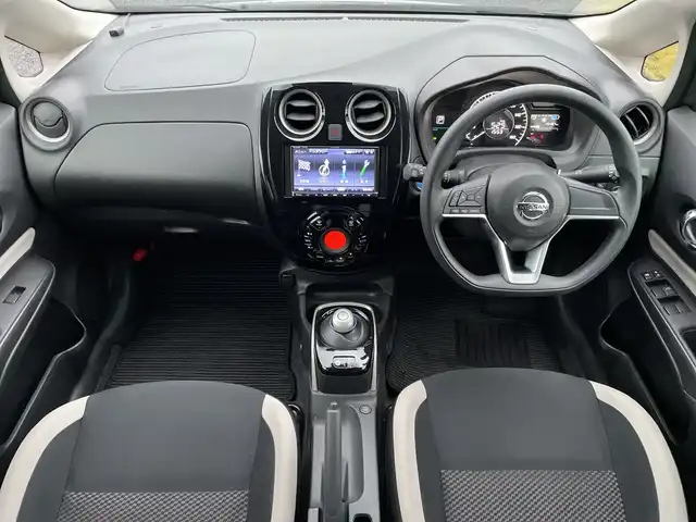 日産 ノート e－パワー X Vセレクション 千葉県 2020(令2)年 4.6万km グレー 社外SDナビ/(Bluetooth/AM/FM)/アラウンドビューカメラ/衝突被害軽減システム/車線逸脱警報/横滑り防止装置/ビルトインETC/LEDヘッドライト/オートライト/ウィンカーミラー/電動格納ミラー/純正14インチAW/シートリフター/プッシュスタート/スマートキー/フロアマット/スペアキー/取扱説明書