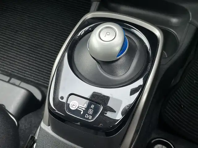 日産 ノート e－パワー X Vセレクション 千葉県 2020(令2)年 4.6万km グレー 社外SDナビ/(Bluetooth/AM/FM)/アラウンドビューカメラ/衝突被害軽減システム/車線逸脱警報/横滑り防止装置/ビルトインETC/LEDヘッドライト/オートライト/ウィンカーミラー/電動格納ミラー/純正14インチAW/シートリフター/プッシュスタート/スマートキー/フロアマット/スペアキー/取扱説明書
