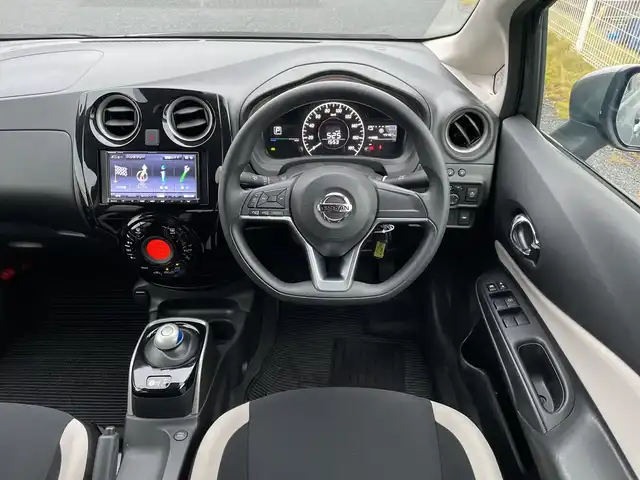 日産 ノート e－パワー X Vセレクション 千葉県 2020(令2)年 4.6万km グレー 社外SDナビ/(Bluetooth/AM/FM)/アラウンドビューカメラ/衝突被害軽減システム/車線逸脱警報/横滑り防止装置/ビルトインETC/LEDヘッドライト/オートライト/ウィンカーミラー/電動格納ミラー/純正14インチAW/シートリフター/プッシュスタート/スマートキー/フロアマット/スペアキー/取扱説明書