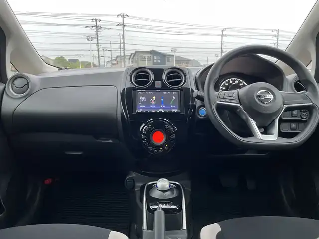 日産 ノート e－パワー X Vセレクション 千葉県 2020(令2)年 4.6万km グレー 社外SDナビ/(Bluetooth/AM/FM)/アラウンドビューカメラ/衝突被害軽減システム/車線逸脱警報/横滑り防止装置/ビルトインETC/LEDヘッドライト/オートライト/ウィンカーミラー/電動格納ミラー/純正14インチAW/シートリフター/プッシュスタート/スマートキー/フロアマット/スペアキー/取扱説明書