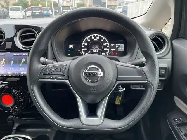 日産 ノート e－パワー X Vセレクション 千葉県 2020(令2)年 4.6万km グレー 社外SDナビ/(Bluetooth/AM/FM)/アラウンドビューカメラ/衝突被害軽減システム/車線逸脱警報/横滑り防止装置/ビルトインETC/LEDヘッドライト/オートライト/ウィンカーミラー/電動格納ミラー/純正14インチAW/シートリフター/プッシュスタート/スマートキー/フロアマット/スペアキー/取扱説明書