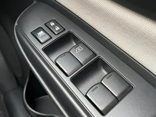 日産 ノート e－パワー X Vセレクション 千葉県 2020(令2)年 4.6万km グレー 社外SDナビ/(Bluetooth/AM/FM)/アラウンドビューカメラ/衝突被害軽減システム/車線逸脱警報/横滑り防止装置/ビルトインETC/LEDヘッドライト/オートライト/ウィンカーミラー/電動格納ミラー/純正14インチAW/シートリフター/プッシュスタート/スマートキー/フロアマット/スペアキー/取扱説明書