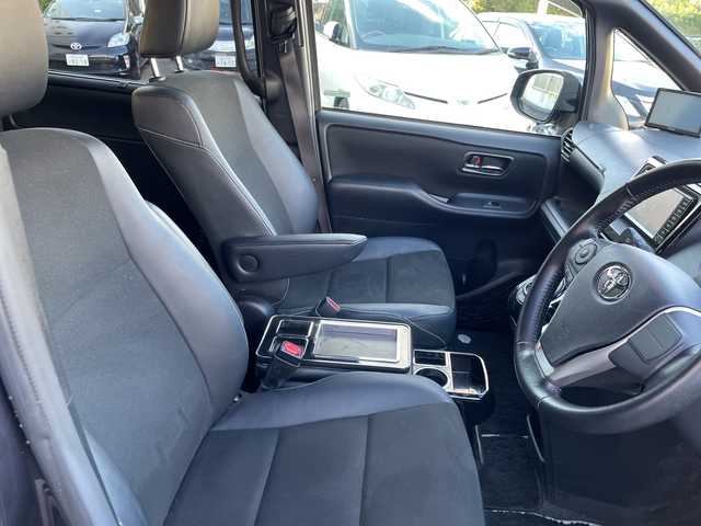 トヨタ ノア Si ダブルバイビー 神奈川県 2016(平28)年 1.4万km ダークバイオレットマイカメタリック ワンオーナー/プリクラッシュセーフティシステム/レーンキープアシスト/オートハイビーム/先行車発進お知らせ/両側パワースライドドア/純正ナビ(BT/CD/AM/FM)/ワンセグTV/バックカメラ/クルーズコントロール/ステアリングスイッチ/横滑り防止装置/ビルトインETC/HIDヘッドライト/フォグランプ/純正フロアマット/純正ドアバイザー/保証書/取扱説明書