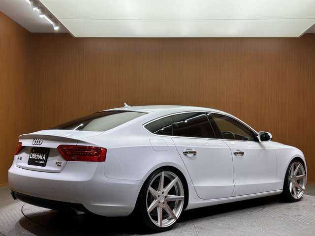 アウディ Ａ５ SB 2．0 TFSI クワトロ 千葉県 2014(平26)年 7.8万km グレイシアホワイトメタリック ＡＣＣ　/黒革　/ナビ　/ＴＶ　/Ｂｌｕｅｔｏｏｔｈ接続　/Ｂカメラ　/シートＨ　/電動シート　/アシスタンスＰＫＧ　/サイドアシスト　/アクティブレーンアシスト　/ＨＩＤヘッドライト　/社外２０インチＡＷ　/純正ＡＷ有り