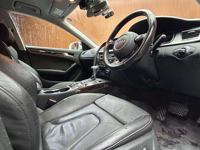 アウディ Ａ５ SB 2．0 TFSI クワトロ 千葉県 2014(平26)年 7.8万km グレイシアホワイトメタリック ＡＣＣ　/黒革　/ナビ　/ＴＶ　/Ｂｌｕｅｔｏｏｔｈ接続　/Ｂカメラ　/シートＨ　/電動シート　/アシスタンスＰＫＧ　/サイドアシスト　/アクティブレーンアシスト　/ＨＩＤヘッドライト　/社外２０インチＡＷ　/純正ＡＷ有り