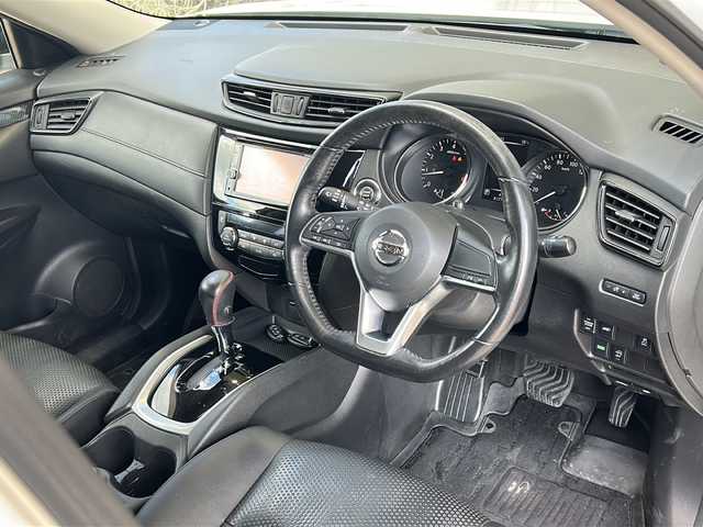 日産 エクストレイル 20X 静岡県 2018(平30)年 8.2万km パール 純正ナビ（CD DVD iPod FM AM フルセグTV SD Bluetooth）/全方位カメラ/バックカメラ/４WD/ダウンヒルアシストコントロール/前後コーナーセンサー/ヒーテッドドアミラー/電動リアゲート/ルーフキャリア/ステアリングリモコン/純正アルミホイール/純正フロアマット/本革レザーシート/LEDヘッドライト/フォグランプ/スマートキー