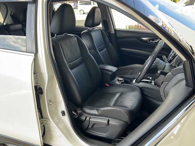 日産 エクストレイル 20X 静岡県 2018(平30)年 8.2万km パール 純正ナビ（CD DVD iPod FM AM フルセグTV SD Bluetooth）/全方位カメラ/バックカメラ/４WD/ダウンヒルアシストコントロール/前後コーナーセンサー/ヒーテッドドアミラー/電動リアゲート/ルーフキャリア/ステアリングリモコン/純正アルミホイール/純正フロアマット/本革レザーシート/LEDヘッドライト/フォグランプ/スマートキー