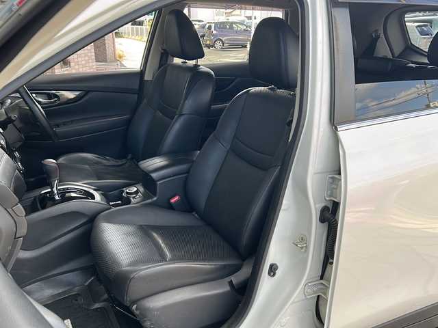 日産 エクストレイル 20X 静岡県 2018(平30)年 8.2万km パール 純正ナビ（CD DVD iPod FM AM フルセグTV SD Bluetooth）/全方位カメラ/バックカメラ/４WD/ダウンヒルアシストコントロール/前後コーナーセンサー/ヒーテッドドアミラー/電動リアゲート/ルーフキャリア/ステアリングリモコン/純正アルミホイール/純正フロアマット/本革レザーシート/LEDヘッドライト/フォグランプ/スマートキー