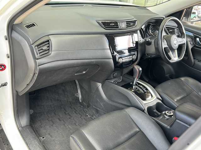 日産 エクストレイル 20X 静岡県 2018(平30)年 8.2万km パール 純正ナビ（CD DVD iPod FM AM フルセグTV SD Bluetooth）/全方位カメラ/バックカメラ/４WD/ダウンヒルアシストコントロール/前後コーナーセンサー/ヒーテッドドアミラー/電動リアゲート/ルーフキャリア/ステアリングリモコン/純正アルミホイール/純正フロアマット/本革レザーシート/LEDヘッドライト/フォグランプ/スマートキー