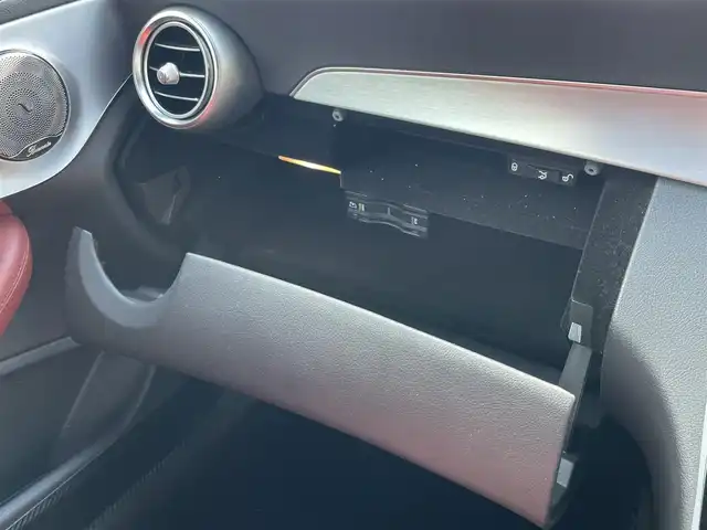 メルセデス・ベンツ Ｃ１８０ カブリオレ スポーツ 茨城県 2017(平29)年 3.2万km オブシディアンブラック /登録時走行距離/　　　　　　　31874キロ/純正ナビ/バックカメラ/地デジ/赤革シート/エアシート/ブルメスタスピーカー/クルーズコントロール/ETC/新車時整備手帳/　　【保証書】/取扱説明書/R6/7記録簿/