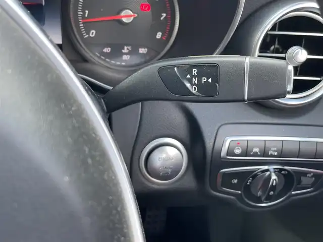 メルセデス・ベンツ Ｃ１８０ カブリオレ スポーツ 茨城県 2017(平29)年 3.2万km オブシディアンブラック /登録時走行距離/　　　　　　　31874キロ/純正ナビ/バックカメラ/地デジ/赤革シート/エアシート/ブルメスタスピーカー/クルーズコントロール/ETC/新車時整備手帳/　　【保証書】/取扱説明書/R6/7記録簿/