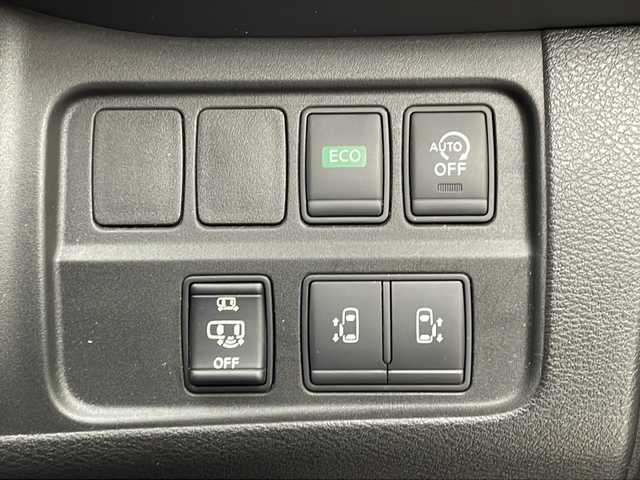 日産 セレナ ハイウェイスター 25thSP B 千葉県 2017(平29)年 4.8万km マルーンレッド 2トーン 純正9インチディーラーオプションナビ（AM/FM/Bluetooth接続/フルセグTV/CD/DVD）/社外フリップダウンモニター/全周囲カメラ/純正ビルトインETC/クルーズコントロール/両側パワースライドドア/スマートキー/パーキングアシスト/アイドリングストップ/ブラインドスポットモニター/前側ドライブレコーダー/純正フロアマット/純正16インチアルミホイール/前後コーナーセンサー/レーンキープアシスト/横滑り防止装置/盗難防止装置/衝突被害軽減システム/Wオートエアコン/HDMI/ISOFIX/純正ドアバイザー/純正フロアマット/純正ドライブレコーダー