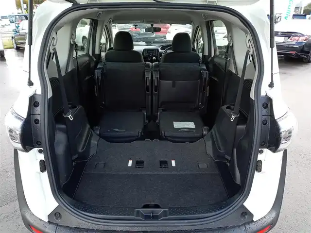 トヨタ シエンタ X Vパッケージ 福井県 2016(平28)年 6.7万km ホワイトパールクリスタルシャイン 純正USB/CDチューナー/横滑り防止装置/アイドリングストップ/両側スライドドア/純正フロアマット/ダブルエアバッグ/三列シート/リモコンキー