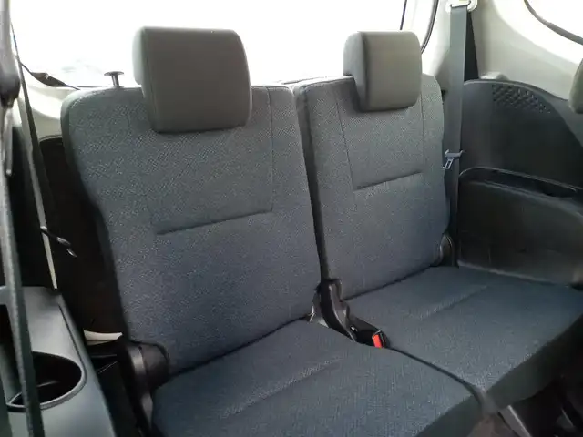 トヨタ シエンタ X Vパッケージ 福井県 2016(平28)年 6.7万km ホワイトパールクリスタルシャイン 純正USB/CDチューナー/横滑り防止装置/アイドリングストップ/両側スライドドア/純正フロアマット/ダブルエアバッグ/三列シート/リモコンキー