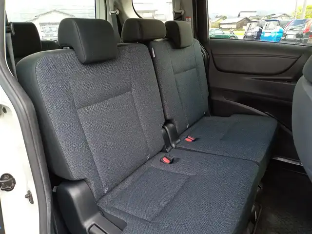 トヨタ シエンタ X Vパッケージ 福井県 2016(平28)年 6.7万km ホワイトパールクリスタルシャイン 純正USB/CDチューナー/横滑り防止装置/アイドリングストップ/両側スライドドア/純正フロアマット/ダブルエアバッグ/三列シート/リモコンキー