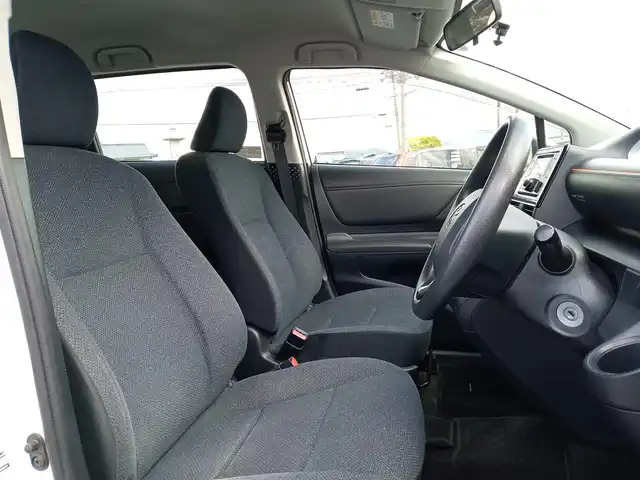 トヨタ シエンタ X Vパッケージ 福井県 2016(平28)年 6.7万km ホワイトパールクリスタルシャイン 純正USB/CDチューナー/横滑り防止装置/アイドリングストップ/両側スライドドア/純正フロアマット/ダブルエアバッグ/三列シート/リモコンキー