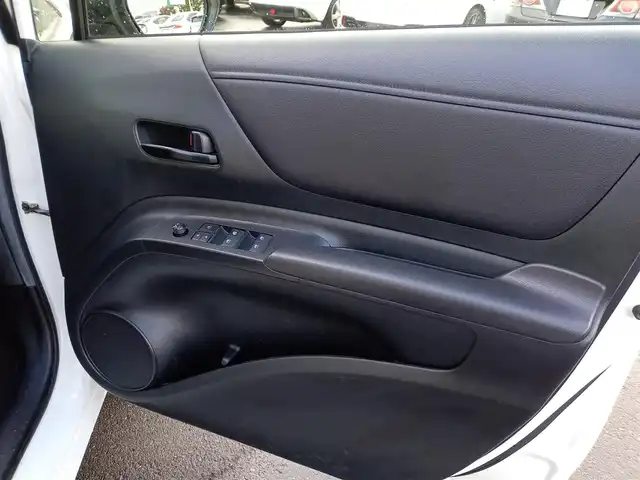 トヨタ シエンタ X Vパッケージ 福井県 2016(平28)年 6.7万km ホワイトパールクリスタルシャイン 純正USB/CDチューナー/横滑り防止装置/アイドリングストップ/両側スライドドア/純正フロアマット/ダブルエアバッグ/三列シート/リモコンキー