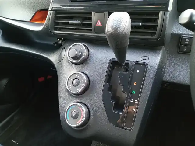 トヨタ シエンタ X Vパッケージ 福井県 2016(平28)年 6.7万km ホワイトパールクリスタルシャイン 純正USB/CDチューナー/横滑り防止装置/アイドリングストップ/両側スライドドア/純正フロアマット/ダブルエアバッグ/三列シート/リモコンキー