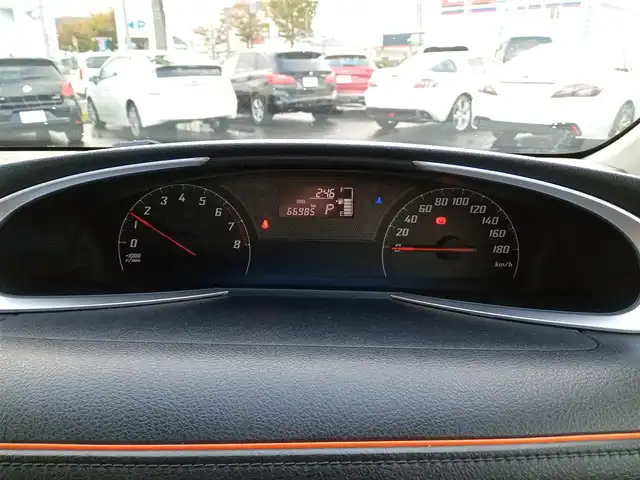 トヨタ シエンタ X Vパッケージ 福井県 2016(平28)年 6.7万km ホワイトパールクリスタルシャイン 純正USB/CDチューナー/横滑り防止装置/アイドリングストップ/両側スライドドア/純正フロアマット/ダブルエアバッグ/三列シート/リモコンキー