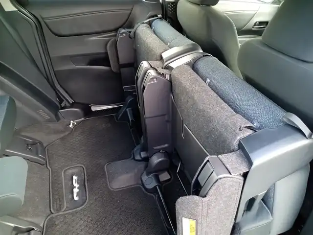 トヨタ シエンタ X Vパッケージ 福井県 2016(平28)年 6.7万km ホワイトパールクリスタルシャイン 純正USB/CDチューナー/横滑り防止装置/アイドリングストップ/両側スライドドア/純正フロアマット/ダブルエアバッグ/三列シート/リモコンキー