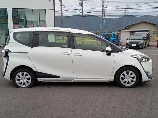 トヨタ シエンタ X Vパッケージ 福井県 2016(平28)年 6.7万km ホワイトパールクリスタルシャイン 純正USB/CDチューナー/横滑り防止装置/アイドリングストップ/両側スライドドア/純正フロアマット/ダブルエアバッグ/三列シート/リモコンキー