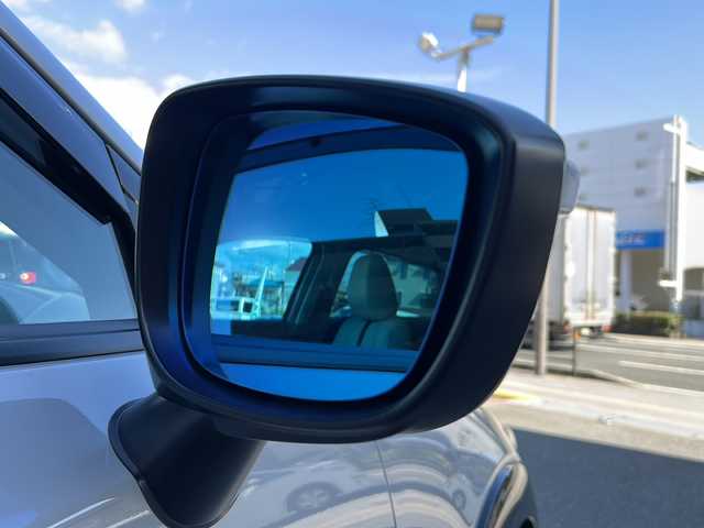 マツダ ＣＸ－３ 15S アーバンドレッサー 大阪府 2024(令6)年 0.3万km グレー 純正ナビ（フルセグTV・FM/AM・Bluetooth）/8.8インチセンターディスプレイ/360°ビュー・モニター/スマート・ブレーキ・サポート（SBS）/マツダ・レーダー・クルーズ・コントロール（MRCC）/アドバンストキーレスエントリーシステム/アクティブ・ドライビング・ディスプレイ/交通標識認識システム（TSR）/フットイルミネーション/純正18インチアルミホイール/スマートキー/プッシュスタート/シートヒーター（運転席/助手席）/ステアリングヒーター/ドライブレコーダー（フロント/リア）/品番：CS-54FH/ブレーキホールド/ETC