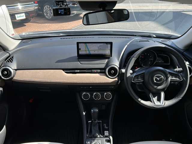 マツダ ＣＸ－３ 15S アーバンドレッサー 大阪府 2024(令6)年 0.3万km グレー 純正ナビ（フルセグTV・FM/AM・Bluetooth）/8.8インチセンターディスプレイ/360°ビュー・モニター/スマート・ブレーキ・サポート（SBS）/マツダ・レーダー・クルーズ・コントロール（MRCC）/アドバンストキーレスエントリーシステム/アクティブ・ドライビング・ディスプレイ/交通標識認識システム（TSR）/フットイルミネーション/純正18インチアルミホイール/スマートキー/プッシュスタート/シートヒーター（運転席/助手席）/ステアリングヒーター/ドライブレコーダー（フロント/リア）/品番：CS-54FH/ブレーキホールド/ETC