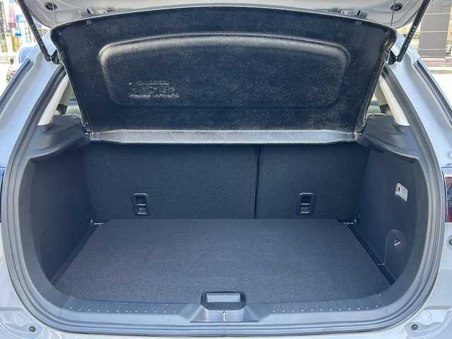 マツダ ＣＸ－３ 15S アーバンドレッサー 大阪府 2024(令6)年 0.3万km グレー 純正ナビ（フルセグTV・FM/AM・Bluetooth）/8.8インチセンターディスプレイ/360°ビュー・モニター/スマート・ブレーキ・サポート（SBS）/マツダ・レーダー・クルーズ・コントロール（MRCC）/アドバンストキーレスエントリーシステム/アクティブ・ドライビング・ディスプレイ/交通標識認識システム（TSR）/フットイルミネーション/純正18インチアルミホイール/スマートキー/プッシュスタート/シートヒーター（運転席/助手席）/ステアリングヒーター/ドライブレコーダー（フロント/リア）/品番：CS-54FH/ブレーキホールド/ETC