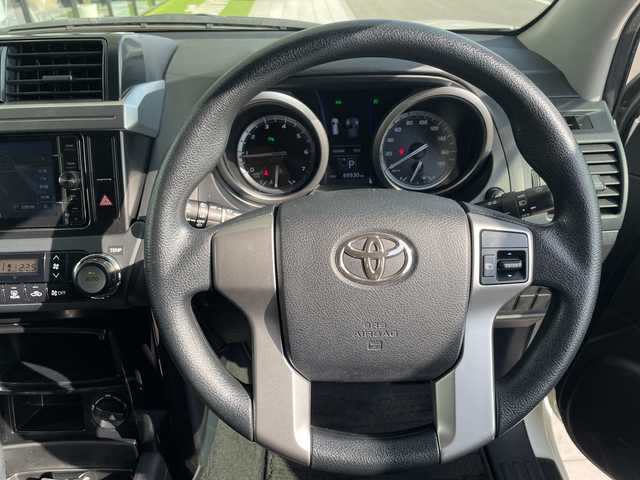 トヨタ ランドクルーザー プラド TX 愛知県 2016(平28)年 7万km ホワイトパールクリスタルシャイン SDナビ/バックカメラ/コーナーセンサー/純正アルミホイール/ルーフレール/４WD/LEDヘッドライト/インテリジェントミラー/ドライブレコーダー/ETC/フルセグ/CD DVD/Bluetooth/ステアリングスイッチ/スマートキー/プッシュスタート