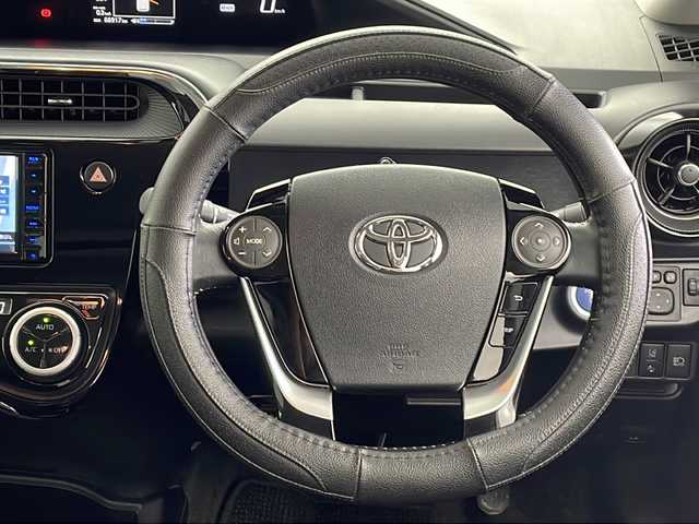 トヨタ アクア クロスオーバー 福岡県 2017(平29)年 6.7万km ブラックマイカ 社外ナビ/（CD/DVD/Bluetooth/フルセグTV)/バックカメラ/ETC/ハーフレザーシート/LEDヘッドライト/オートライト/トヨタセーフティセンス/　・オートハイビーム/　・プリクラッシュセーフティ/　・レーンディパーチャーアラート/　・先行車発進告知機能/ステアリングリモコン/オートエアコン/プッシュスタート/スマートキー