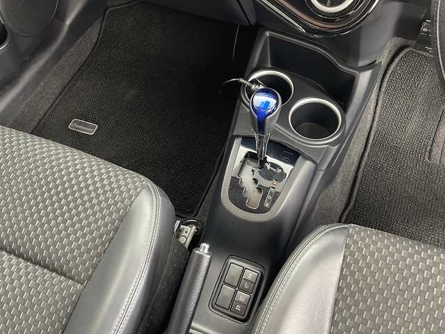 トヨタ アクア クロスオーバー 福岡県 2017(平29)年 6.7万km ブラックマイカ 社外ナビ/（CD/DVD/Bluetooth/フルセグTV)/バックカメラ/ETC/ハーフレザーシート/LEDヘッドライト/オートライト/トヨタセーフティセンス/　・オートハイビーム/　・プリクラッシュセーフティ/　・レーンディパーチャーアラート/　・先行車発進告知機能/ステアリングリモコン/オートエアコン/プッシュスタート/スマートキー