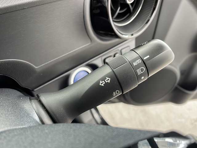 トヨタ アクア クロスオーバー 福岡県 2017(平29)年 6.7万km ブラックマイカ 社外ナビ/（CD/DVD/Bluetooth/フルセグTV)/バックカメラ/ETC/ハーフレザーシート/LEDヘッドライト/オートライト/トヨタセーフティセンス/　・オートハイビーム/　・プリクラッシュセーフティ/　・レーンディパーチャーアラート/　・先行車発進告知機能/ステアリングリモコン/オートエアコン/プッシュスタート/スマートキー
