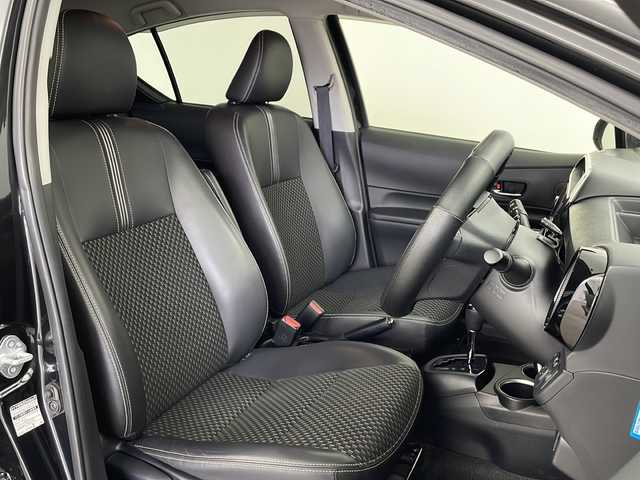 トヨタ アクア クロスオーバー 福岡県 2017(平29)年 6.7万km ブラックマイカ 社外ナビ/（CD/DVD/Bluetooth/フルセグTV)/バックカメラ/ETC/ハーフレザーシート/LEDヘッドライト/オートライト/トヨタセーフティセンス/　・オートハイビーム/　・プリクラッシュセーフティ/　・レーンディパーチャーアラート/　・先行車発進告知機能/ステアリングリモコン/オートエアコン/プッシュスタート/スマートキー